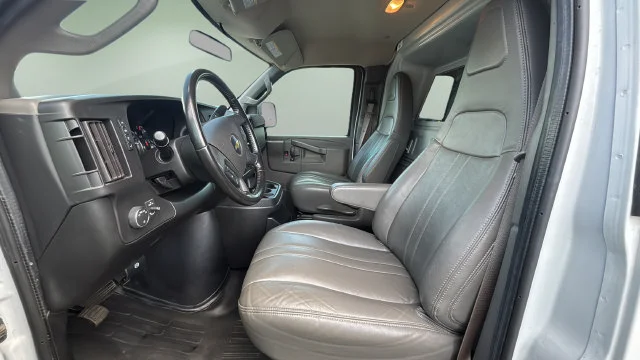 Used 2022 Summit White Chevrolet WT image 20