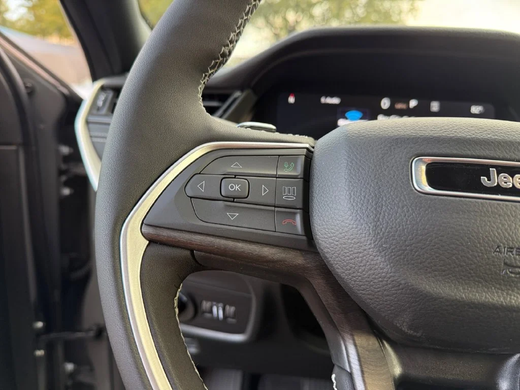 New 2027 Gray Jeep Laredo Altitude image 24