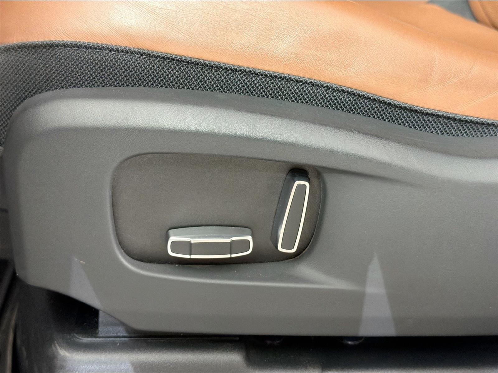 Certified Used 2025 Petra Copper Land Rover OCTA 635PS image 18