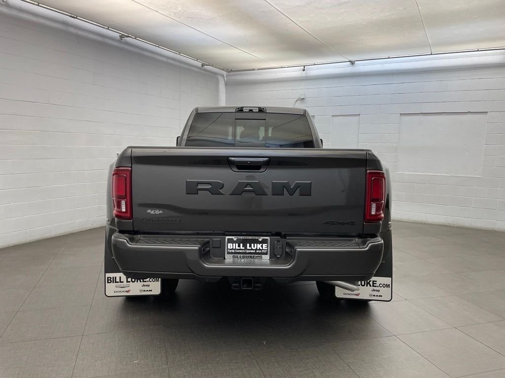 New 2026 Granite Crystal Metallic Clear-Coat Exterior Paint RAM Laramie DRW image 4