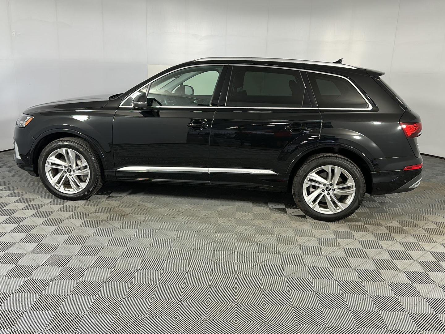 Used 2023 Mythos Black Metallic Audi Premium image 13