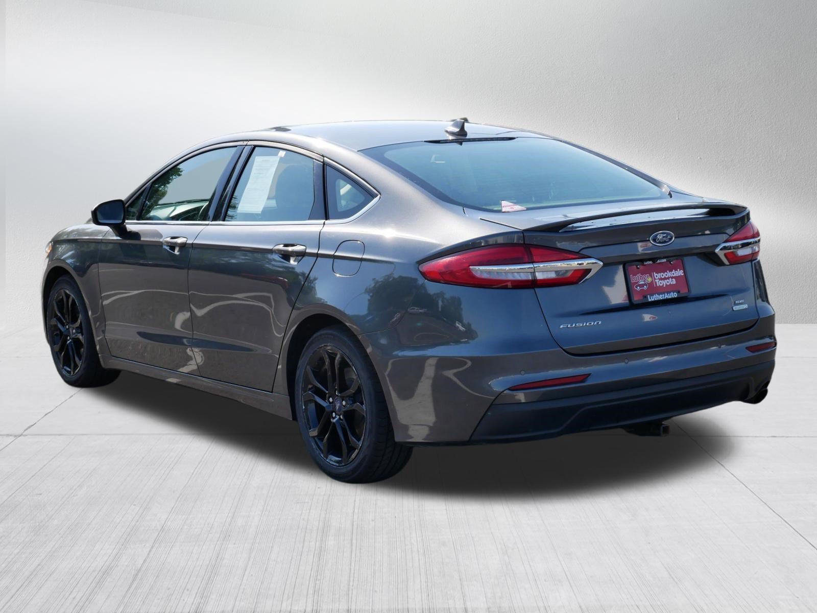 Used 2020 Magnetic Metallic Ford SE image 5