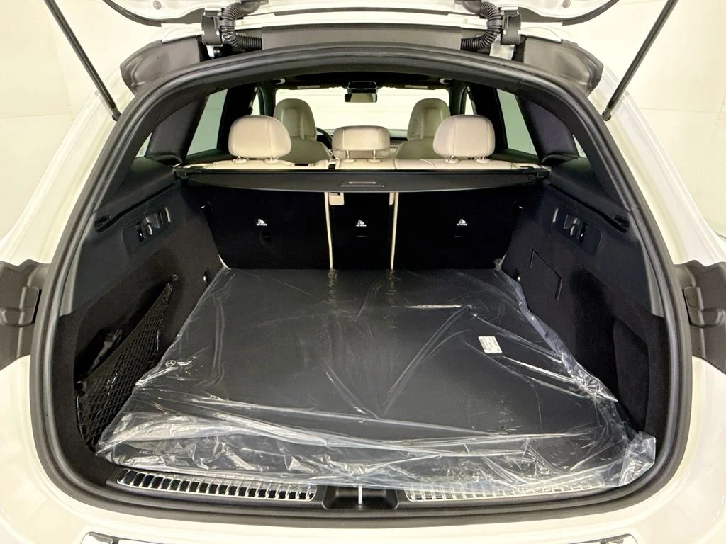 New 2026 White Mercedes-Benz GLC 300 image 27
