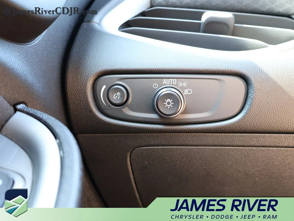 Used 2024 White Chevrolet LT image 30