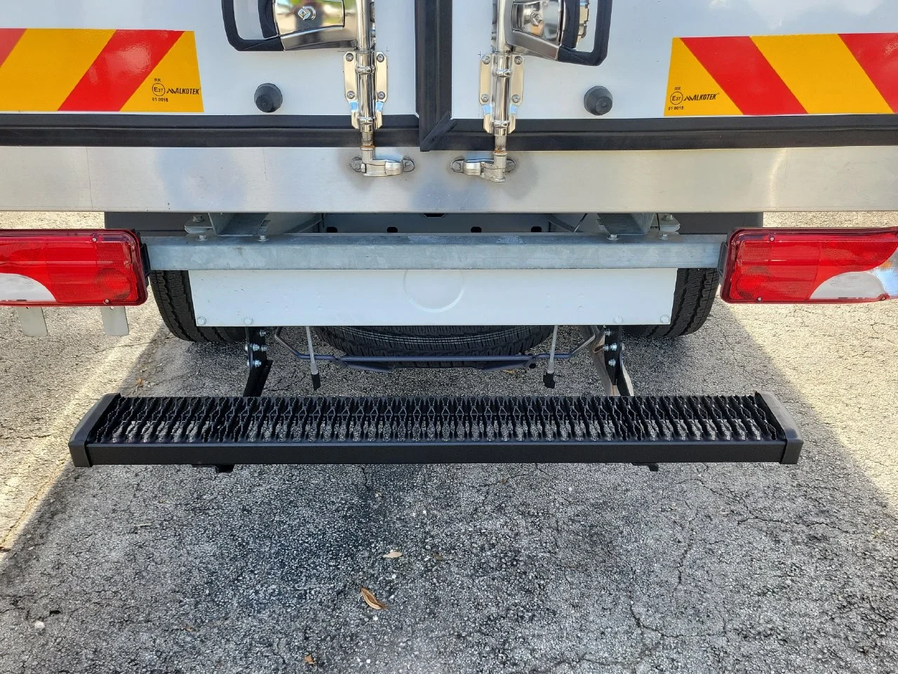 New 2024 Arctic White Mercedes-Benz Cab Chassis 144 WB image 7
