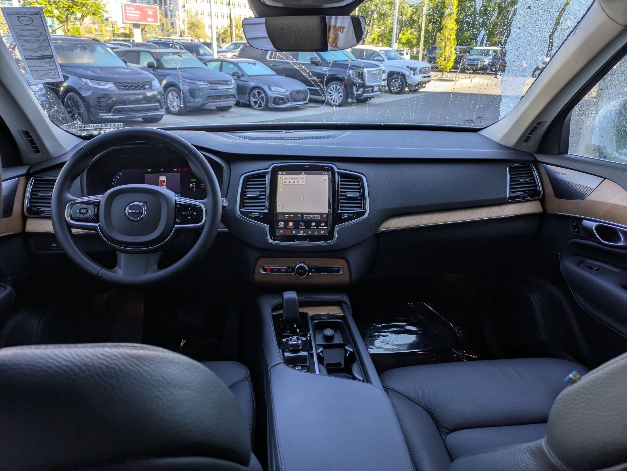 Certified Used 2024 Crystal White Volvo Plus Bright Theme image 25