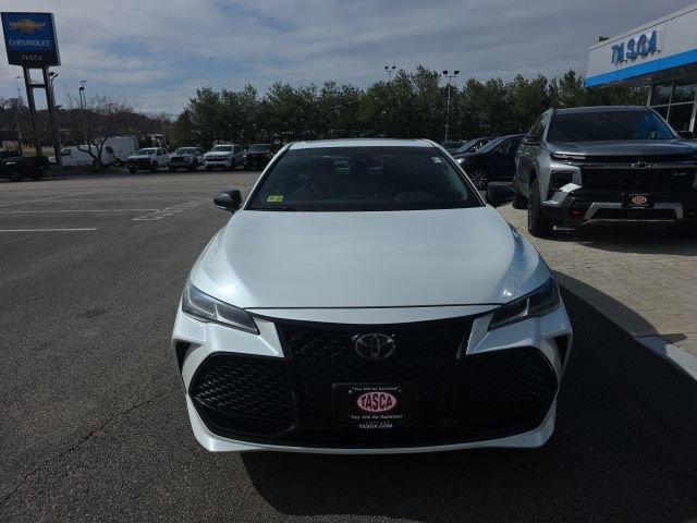 Used 2019 White Toyota XLE image 2
