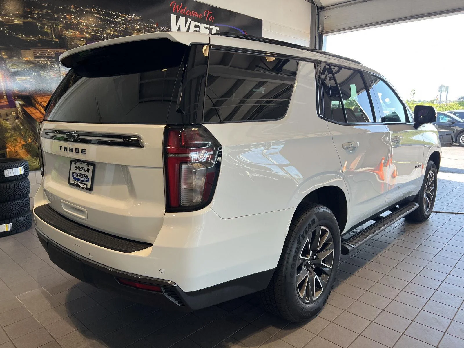 Used 2022 Summit White Chevrolet Z71 image 12