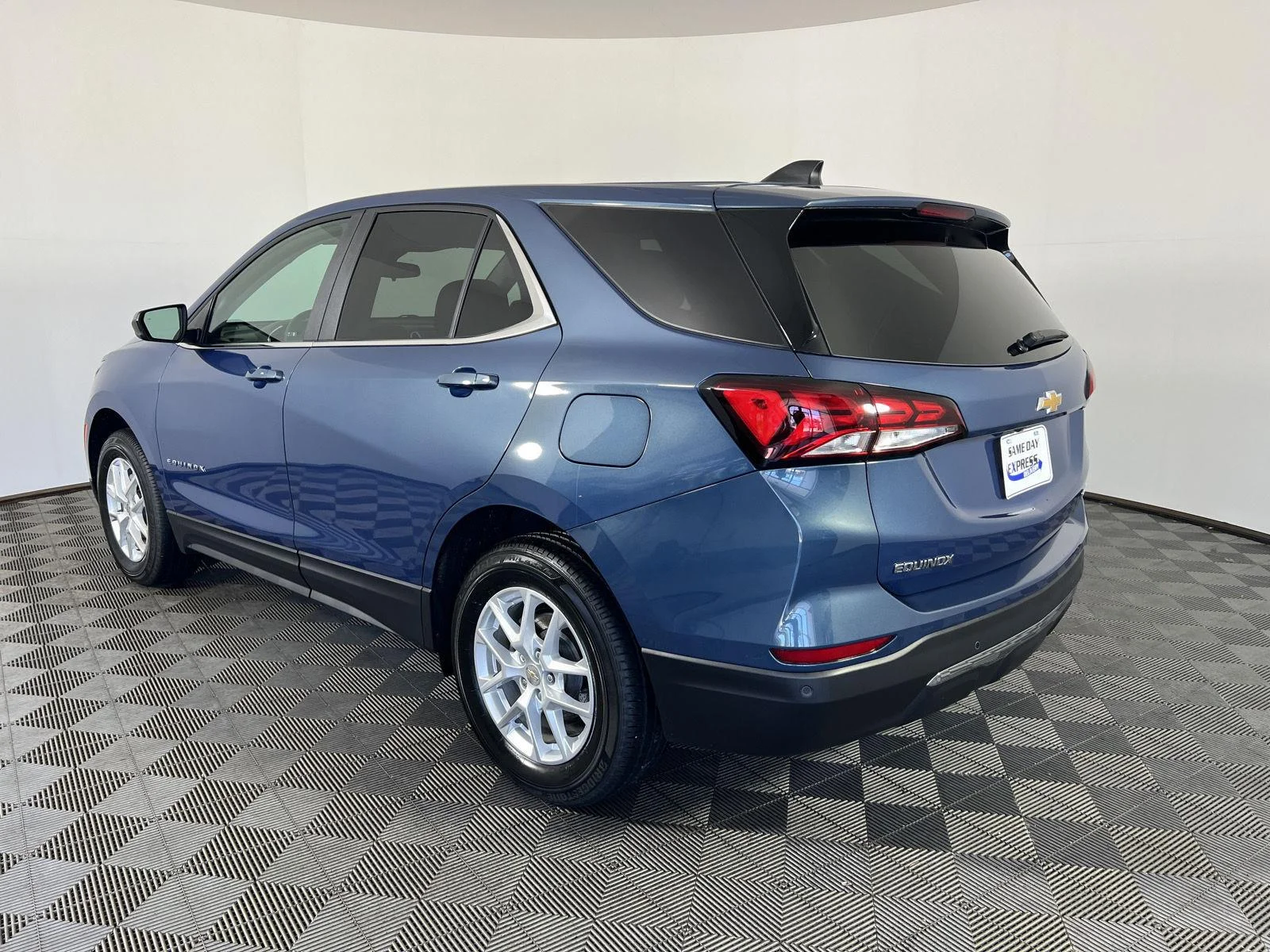 Used 2024 Lakeshore Blue Metallic Chevrolet LT image 26