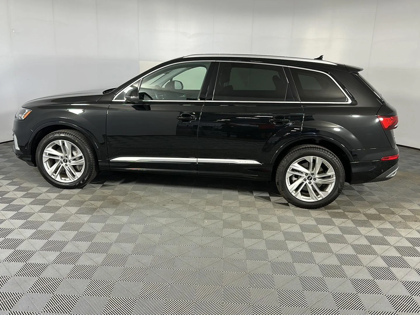 Used 2023 Mythos Black Metallic Audi Premium image 13