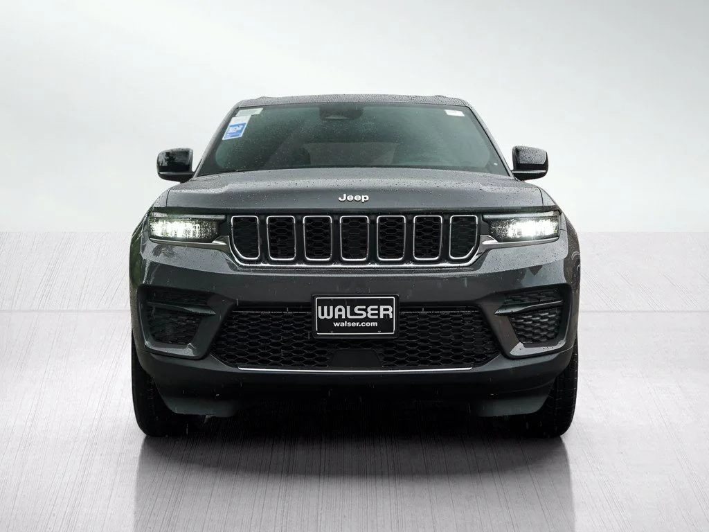 New 2026 Baltic Gray Metallic Clearcoat Jeep Laredo X image 2