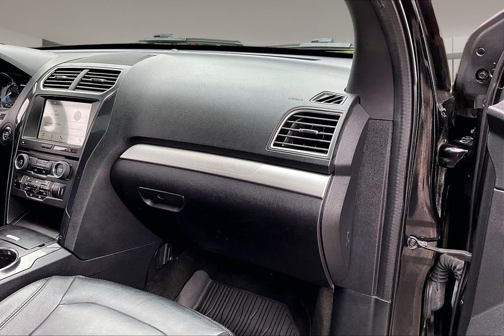 Used 2017 Black Ford XLT image 16