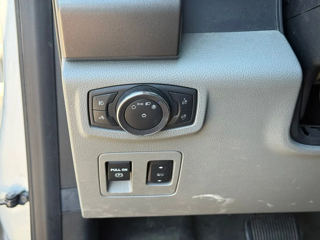 Used 2018 Silver Ford XLT image 19