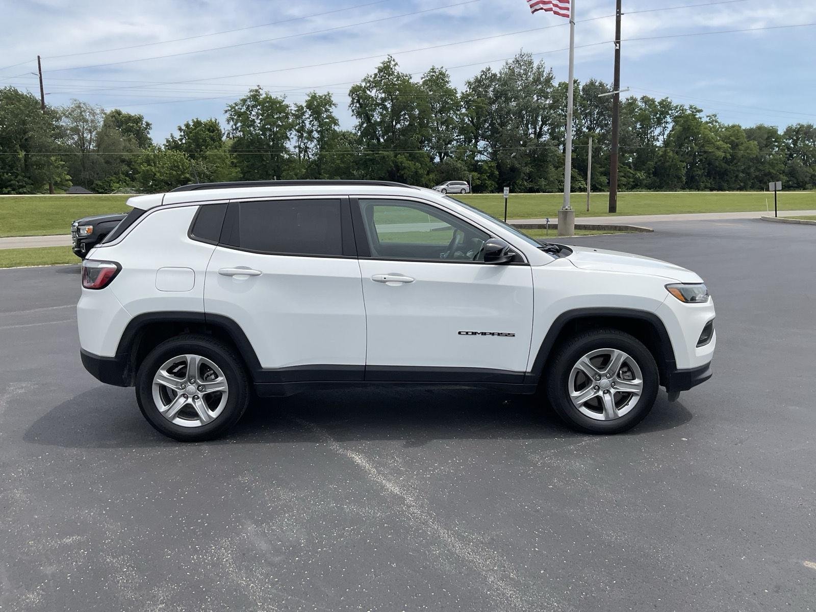 Used 2024 WHITE JEEP LATITUDE 4X4 image 5