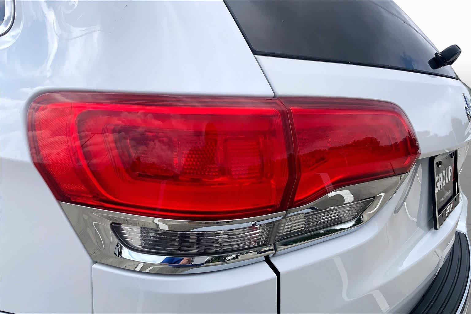 Used 2015 Bright White Clearcoat Jeep Limited image 28