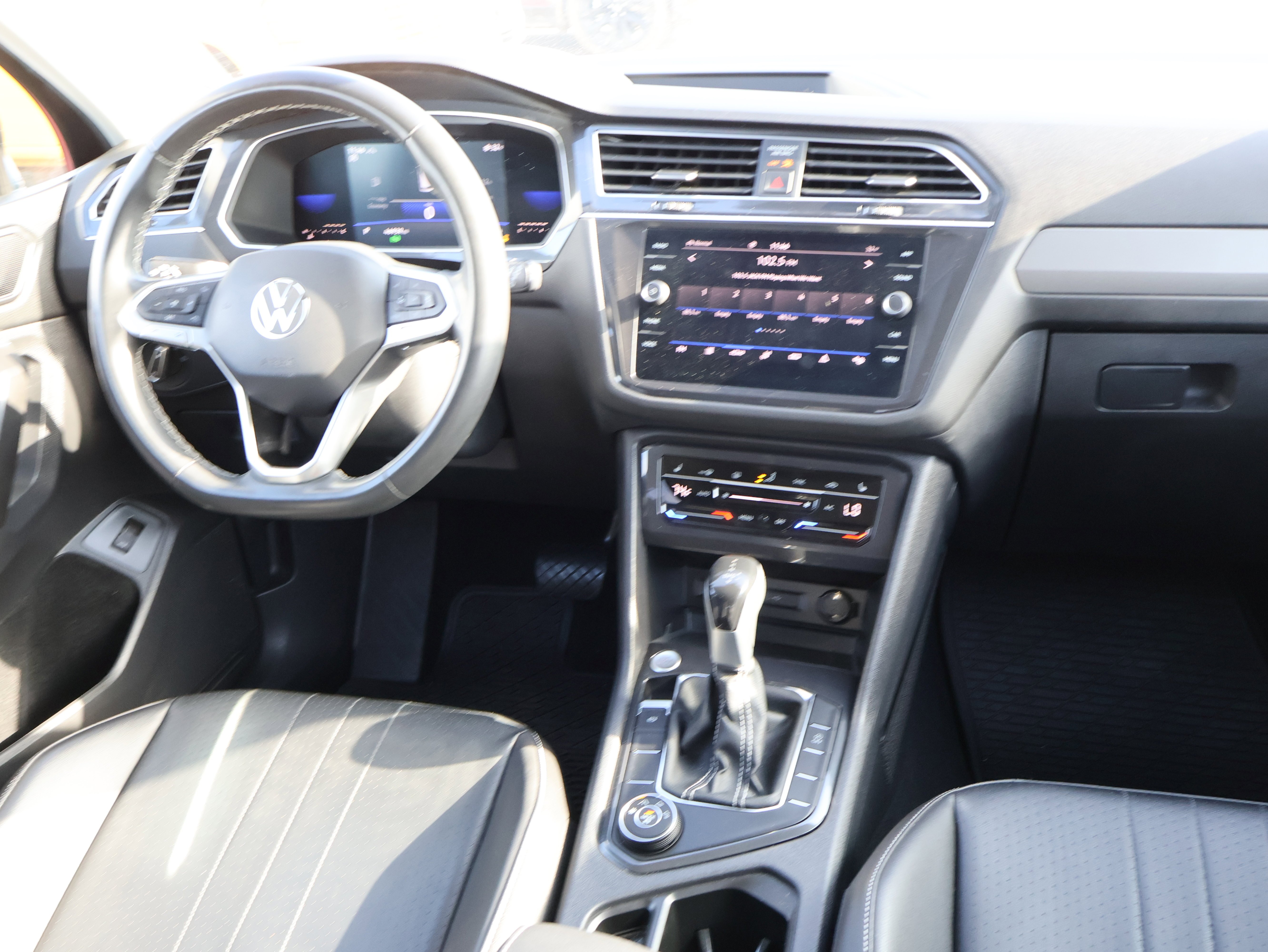 2022 Volkswagen Tiguan SE - Photo 15