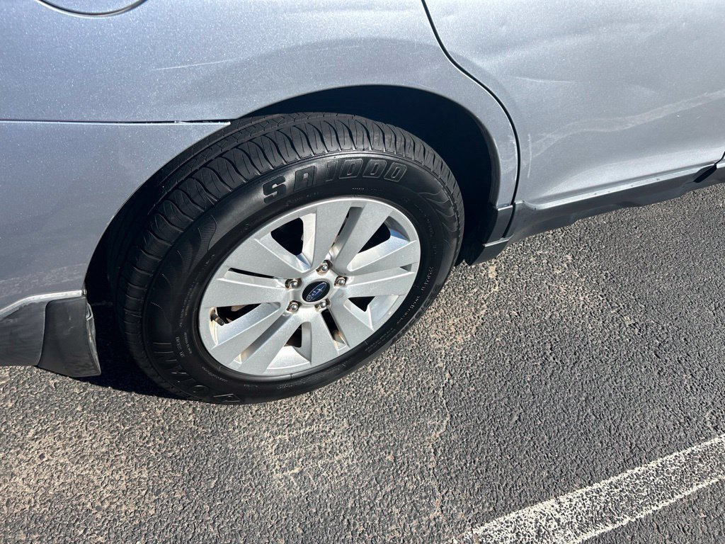 Used 2017 Silver Subaru 2.5i Premium image 11