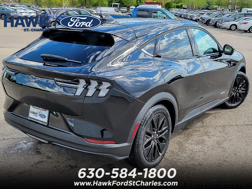 New 2026 Shadow Black Ford Select image 6