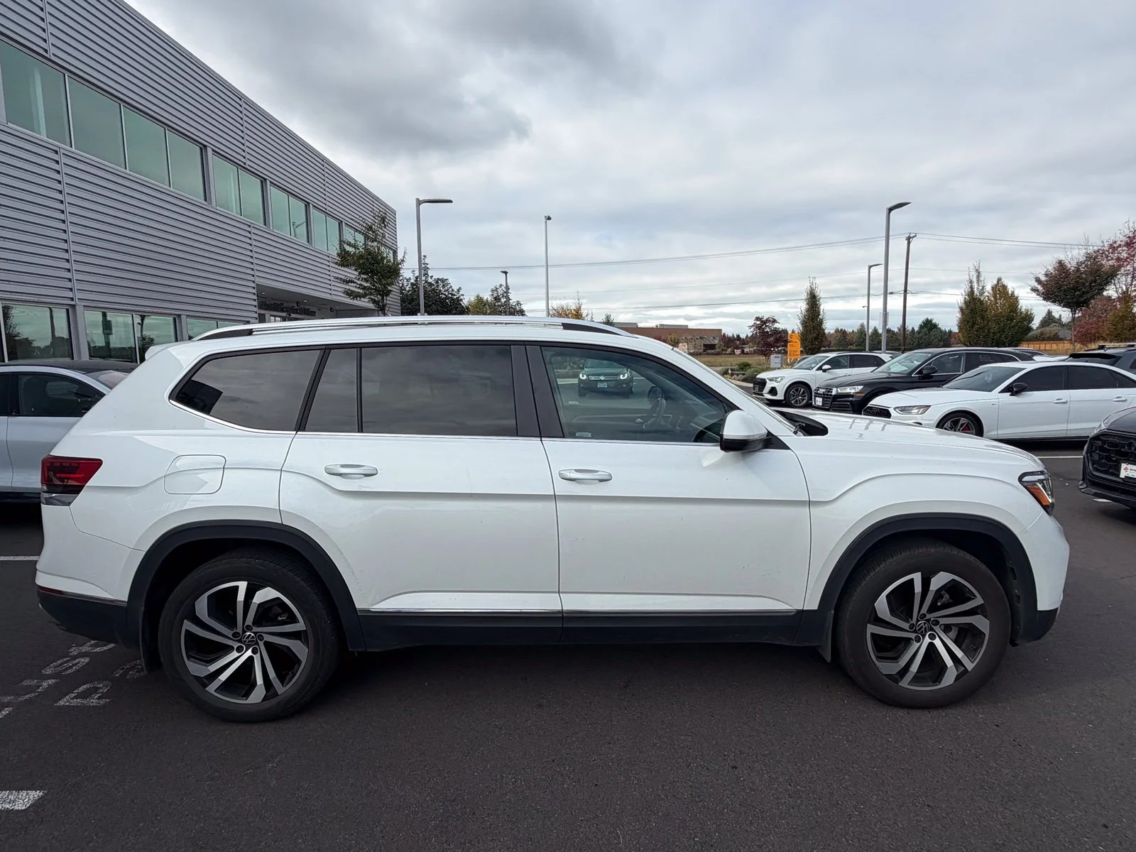 Used 2023  Volkswagen SEL image 6