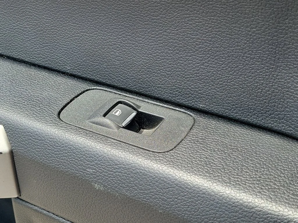 Used 2021 White Ford Lariat image 16