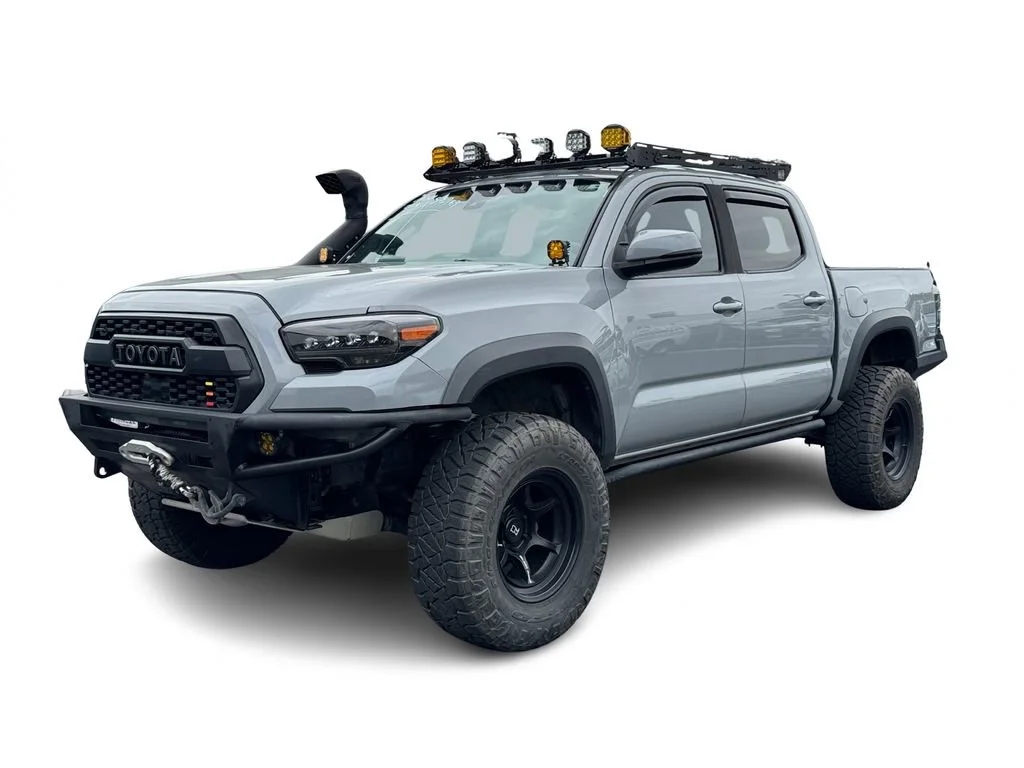 Used 2019  Toyota SR image 11