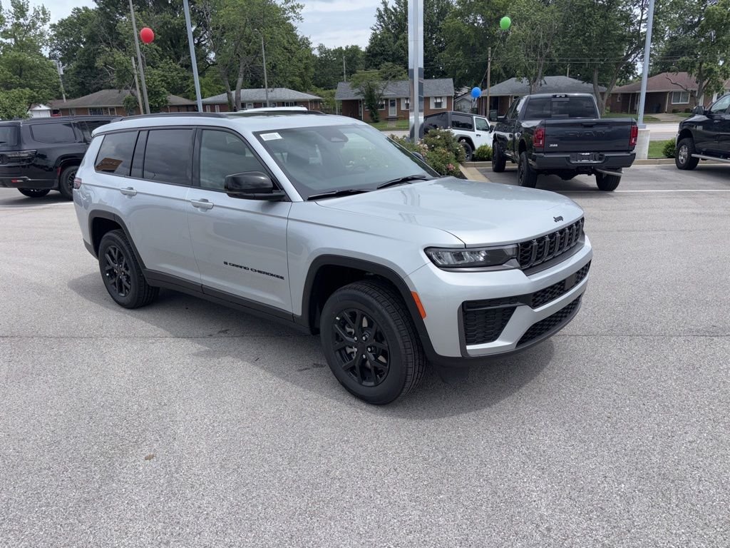 New 2026 Silver Zynith Exterior Paint Jeep Laredo image 7