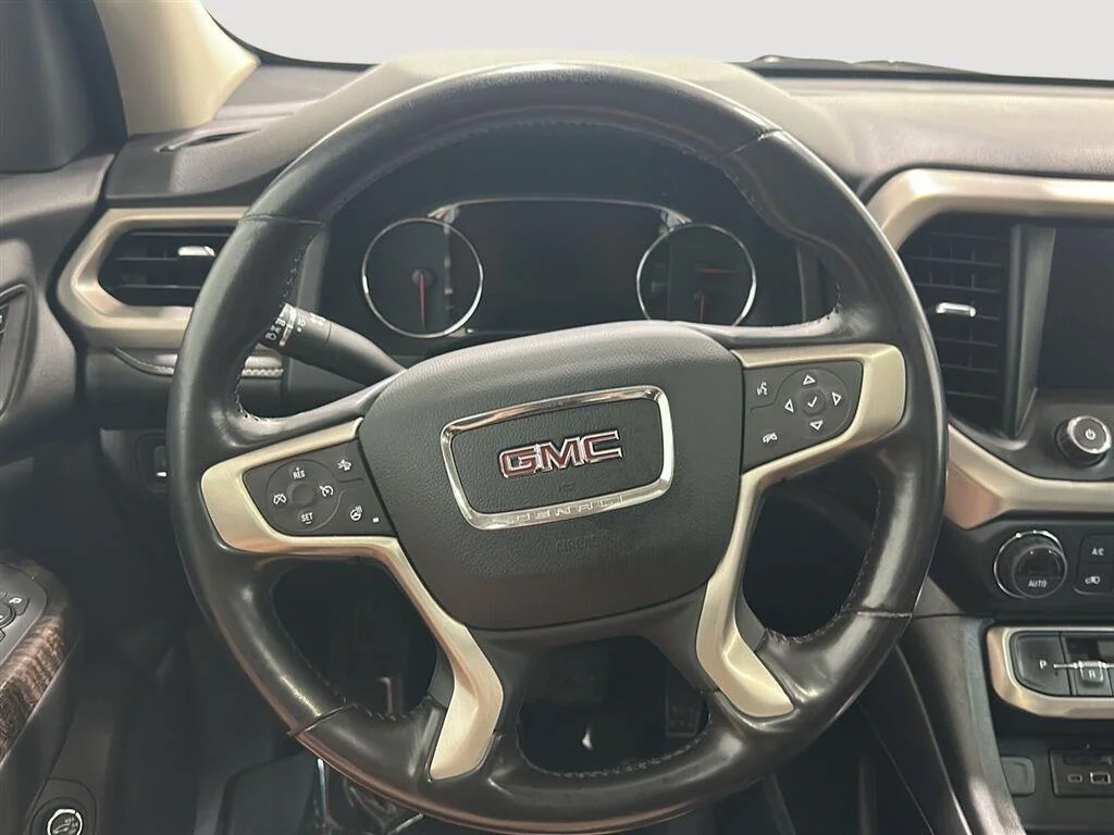 Used 2022 White Frost Tricoat GMC Denali image 9
