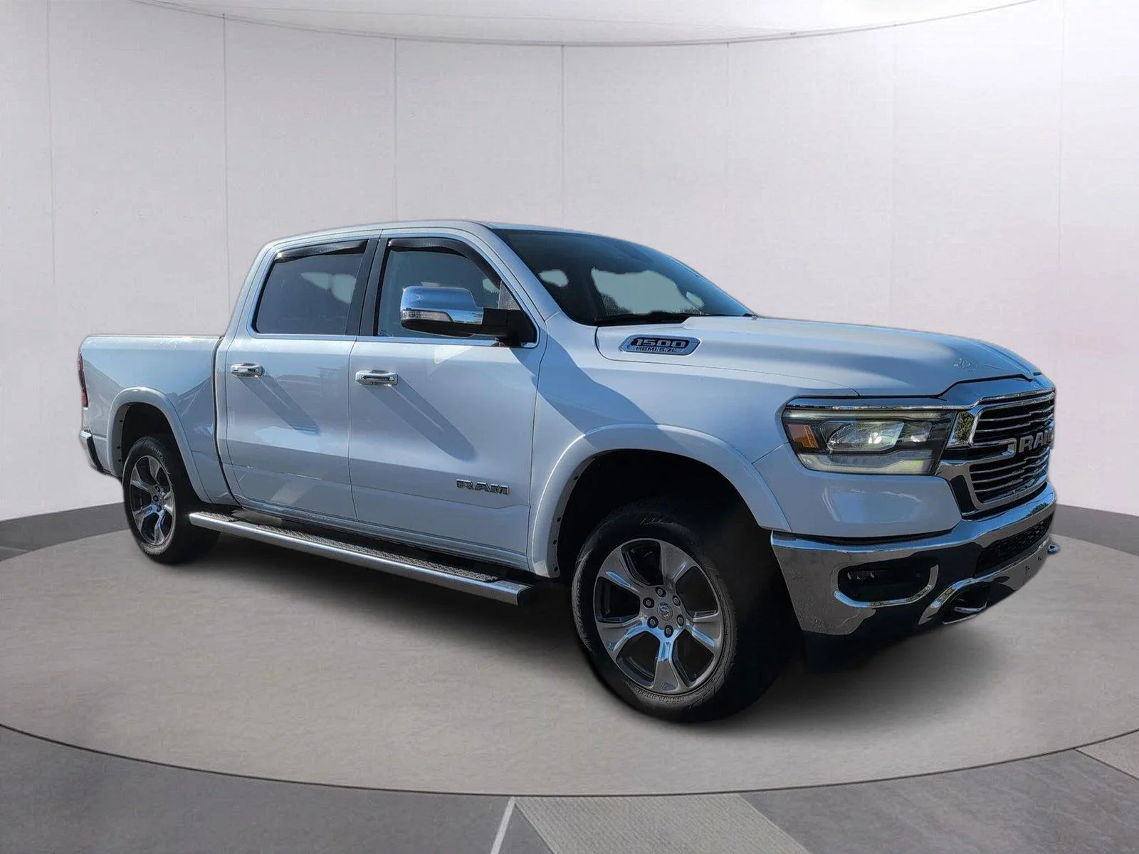 Used 2019 Ivory White Tri-Coat Pearlcoat Ram Laramie image 7