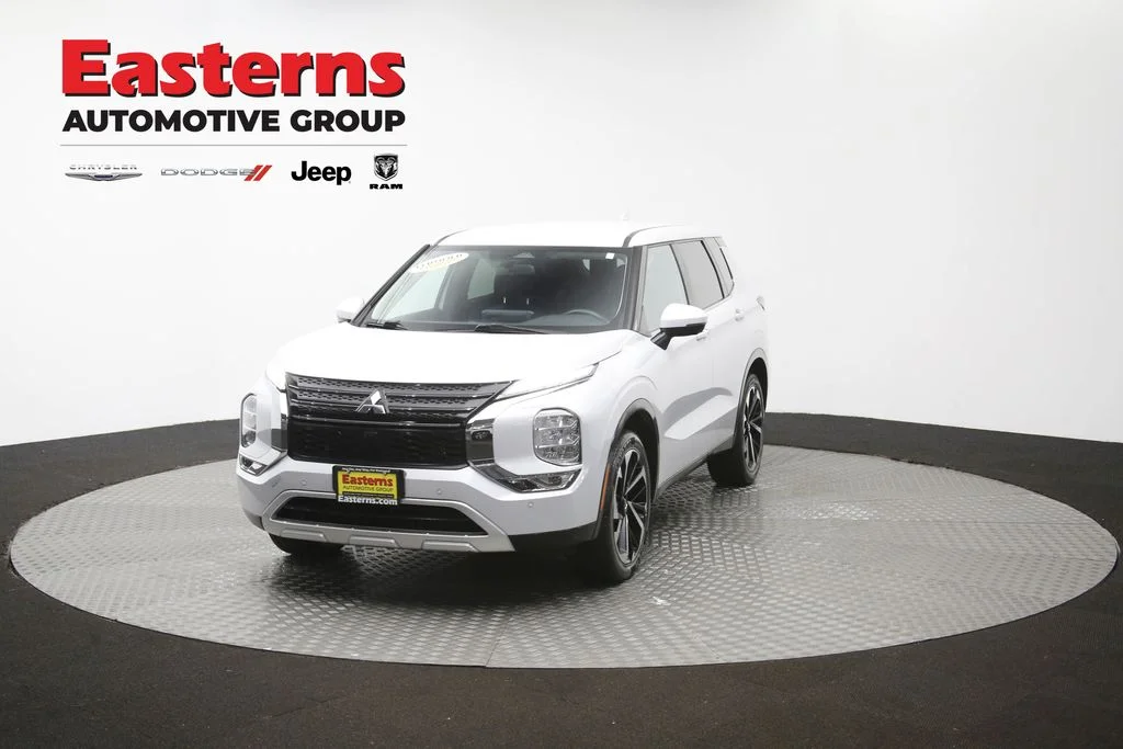 Used 2022 White Mitsubishi SE image 53