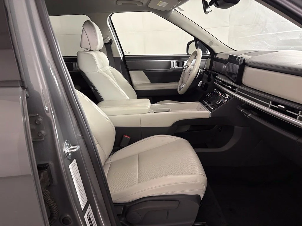Used 2025 Gray Hyundai SEL image 43