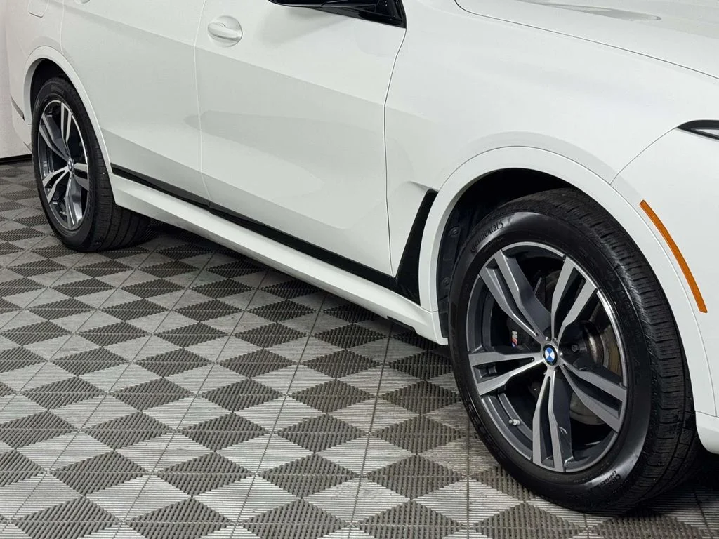Used 2026 White BMW M60i image 12
