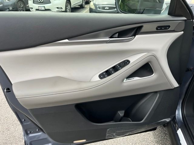 New 2027 MOONBOW BLUE INFINITI Luxe AWD image 10