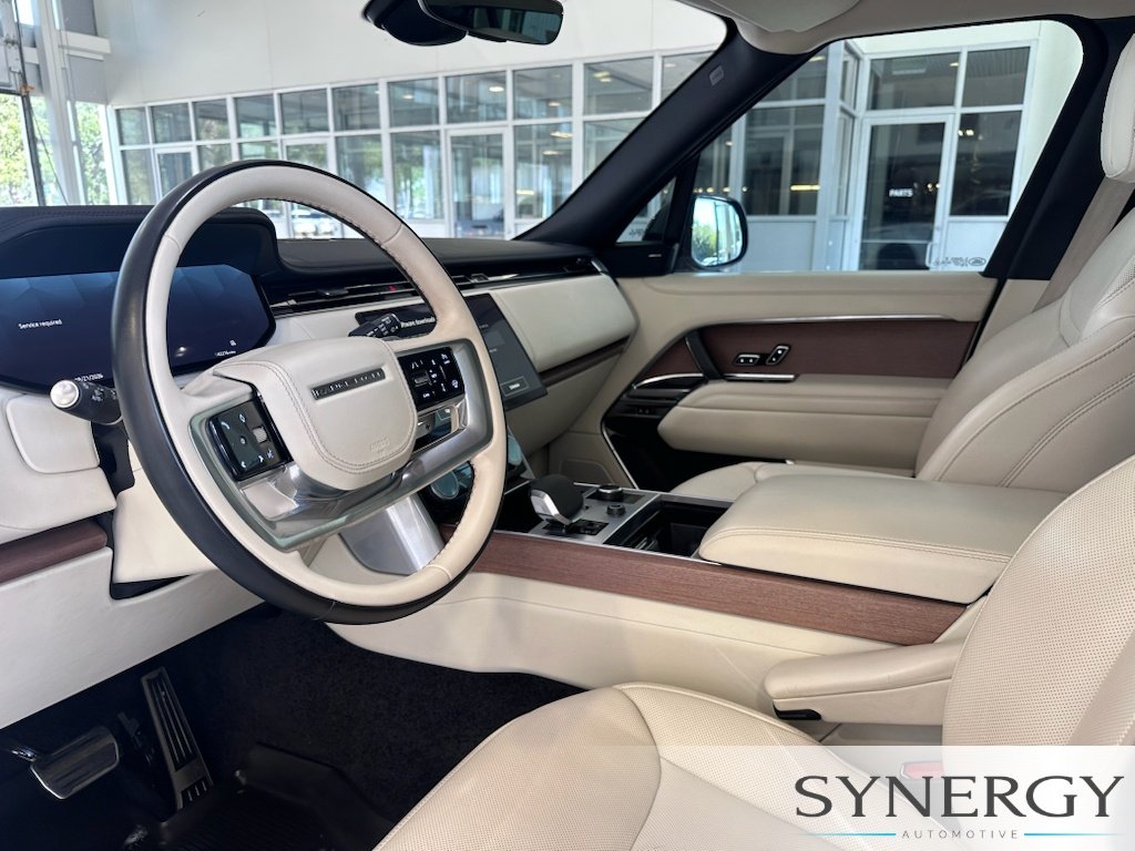 Used 2023 Fuji White Land Rover SE image 27
