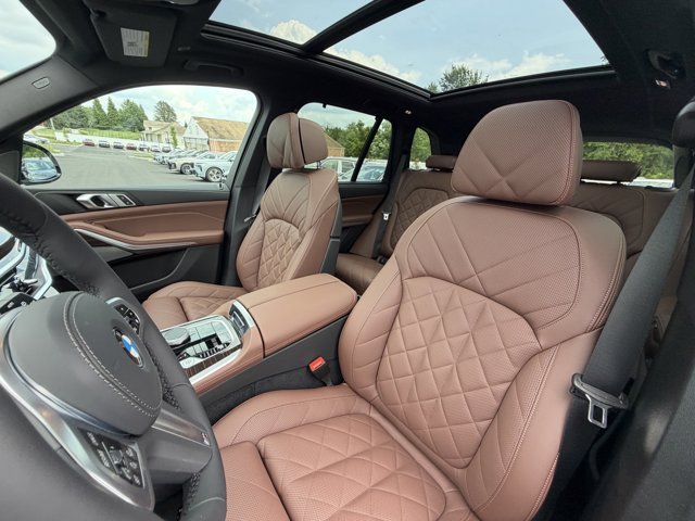 New 2026 Mineral White Metallic BMW xDrive40i image 10