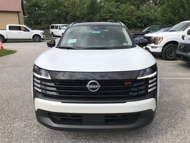 New 2027 Aspen White Tricoat/Super Black Nissan SR image 2