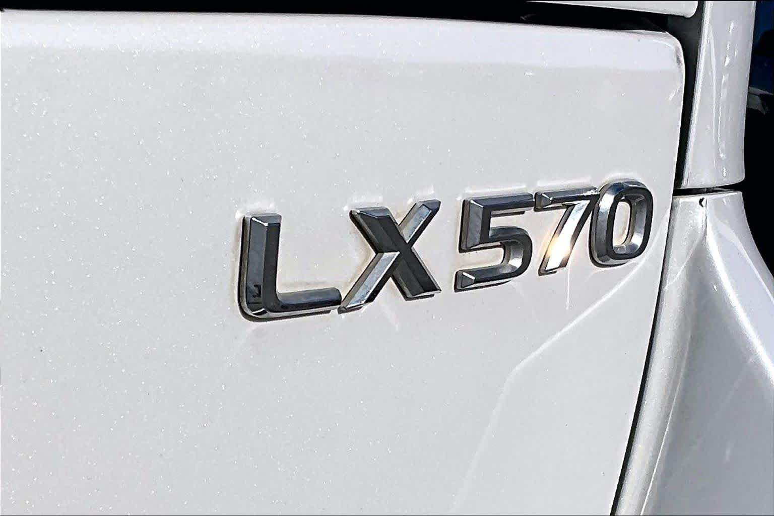 Used 2021 Eminent White Pearl Lexus  image 28