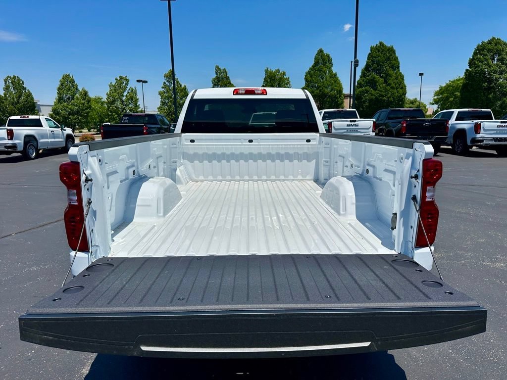 New 2026 Summit White Chevrolet WT image 6