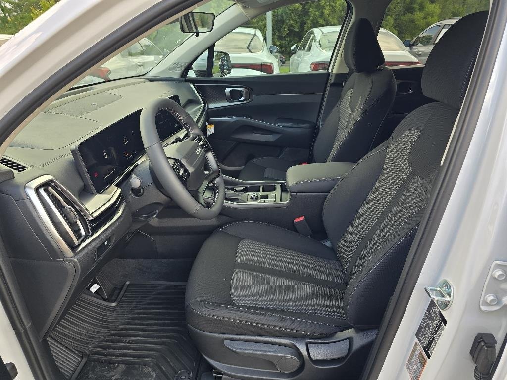 2026 Kia Sorento LX - Photo 5