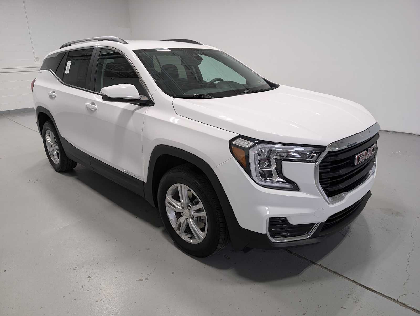 Used 2023 Summit White GMC SLE image 6