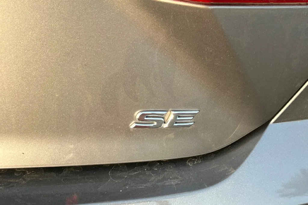 Used 2025  Toyota SE image 9