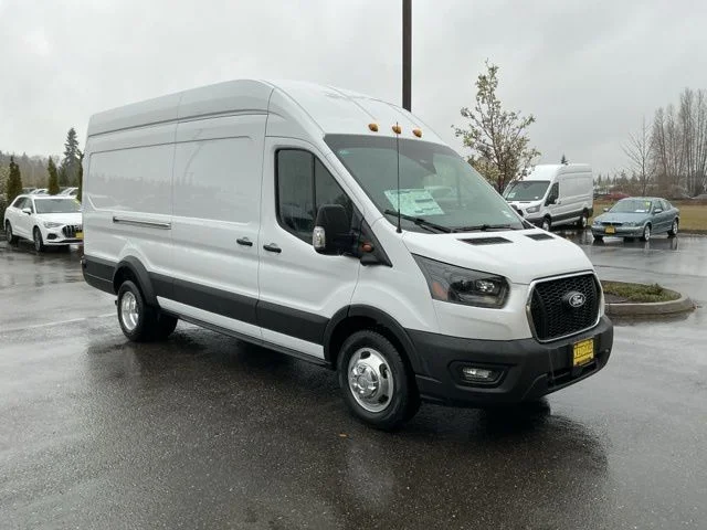 New 2026 Oxford White Ford Base image 3