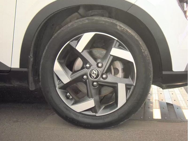Used 2024 Lunar White Hyundai SEL image 23