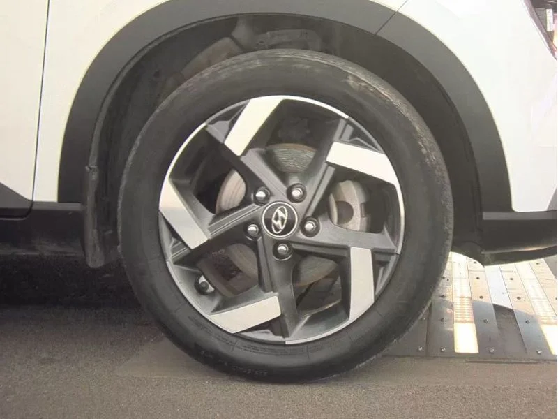 Used 2024 Lunar White Hyundai SEL image 23