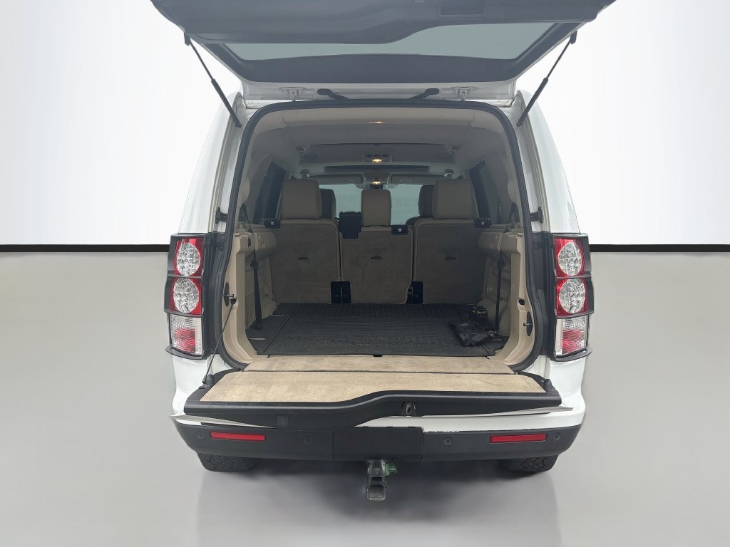 Used 2012 White Land Rover V8 image 10
