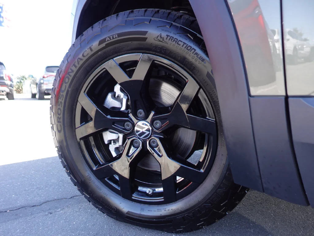 Used 2026 Green Pearl Volkswagen Peak Edition image 10