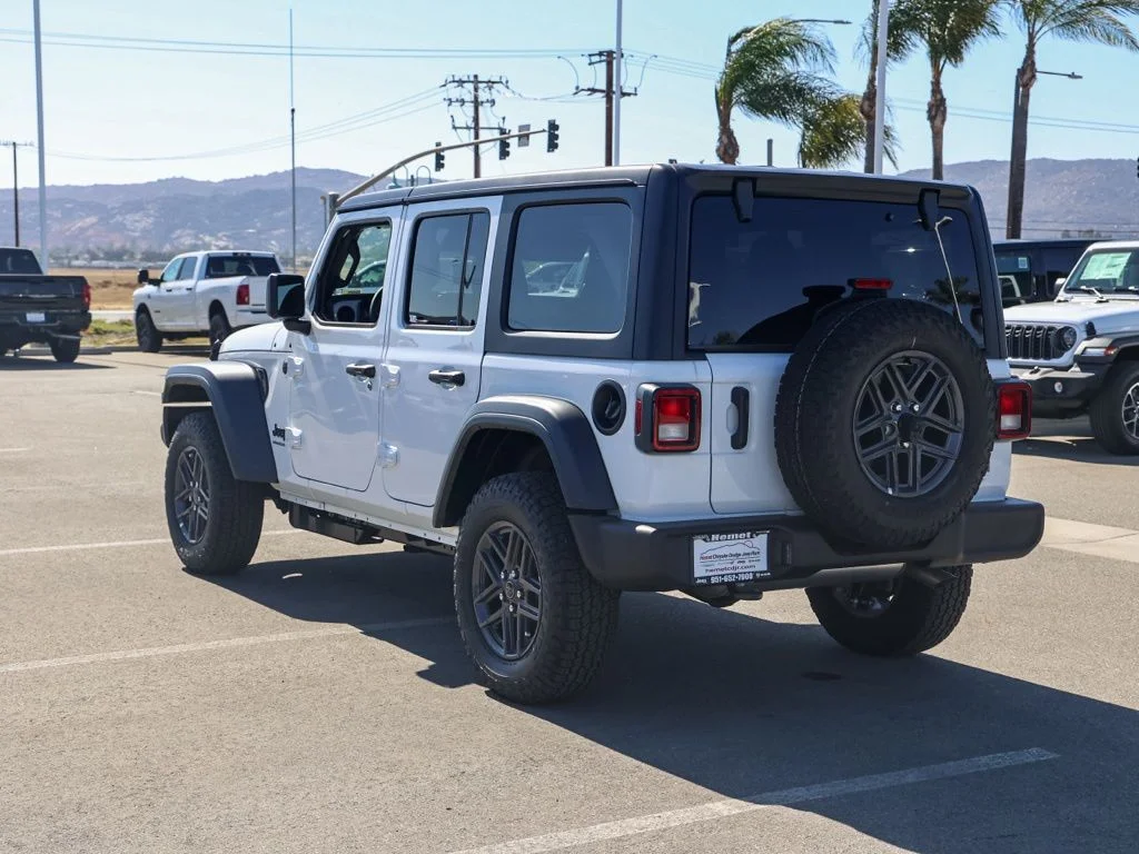 New 2026 Bright White Clear-Coat Exterior Paint Jeep Sport S image 5