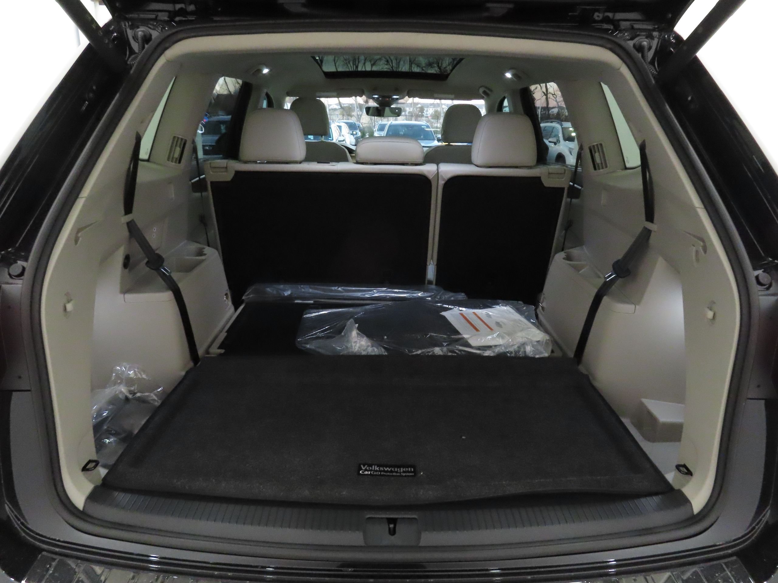New 2026 Black Volkswagen 2.0T SE w/Technology image 22