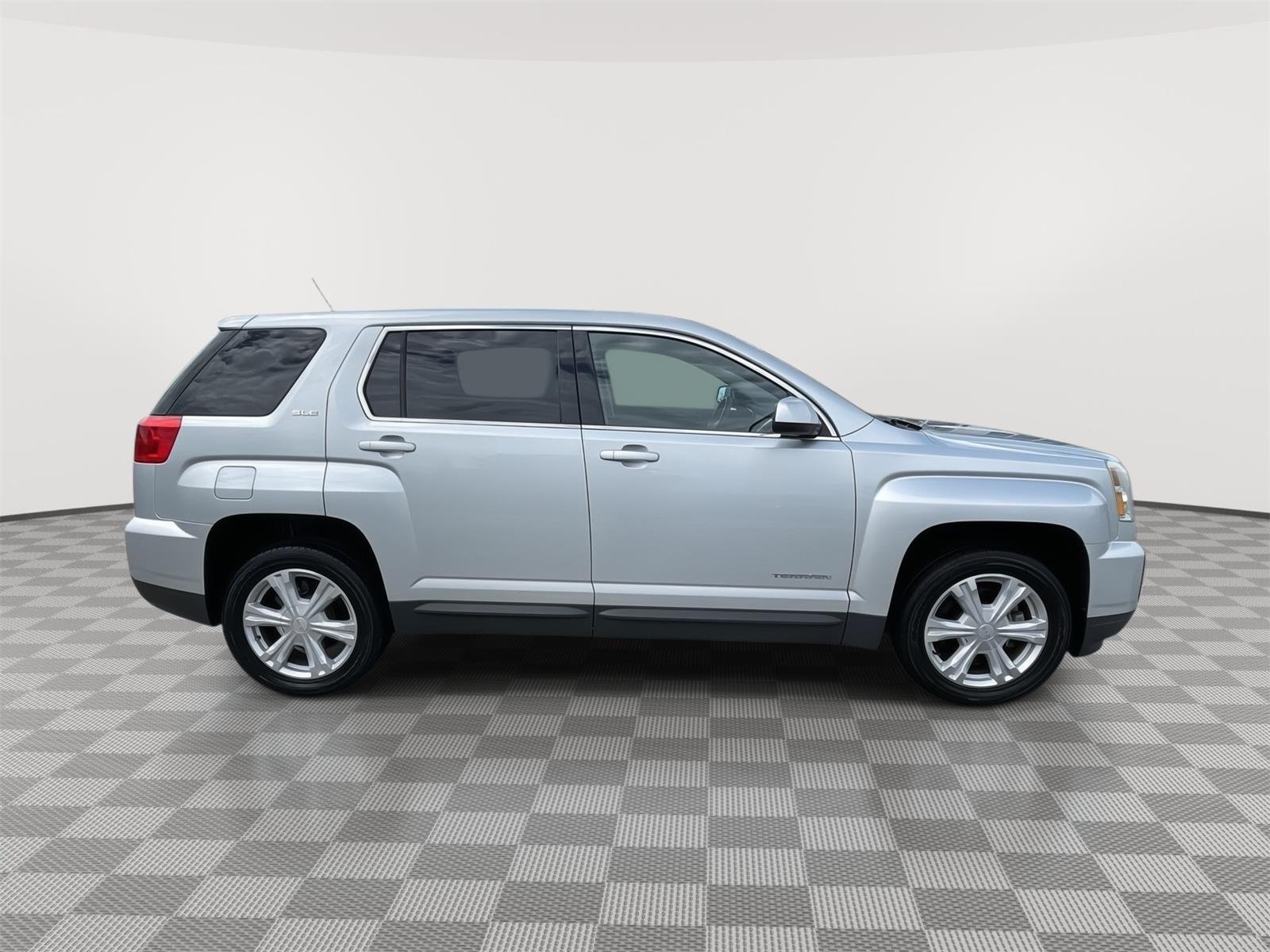 Used 2017 Quicksilver Metallic GMC SLE image 13