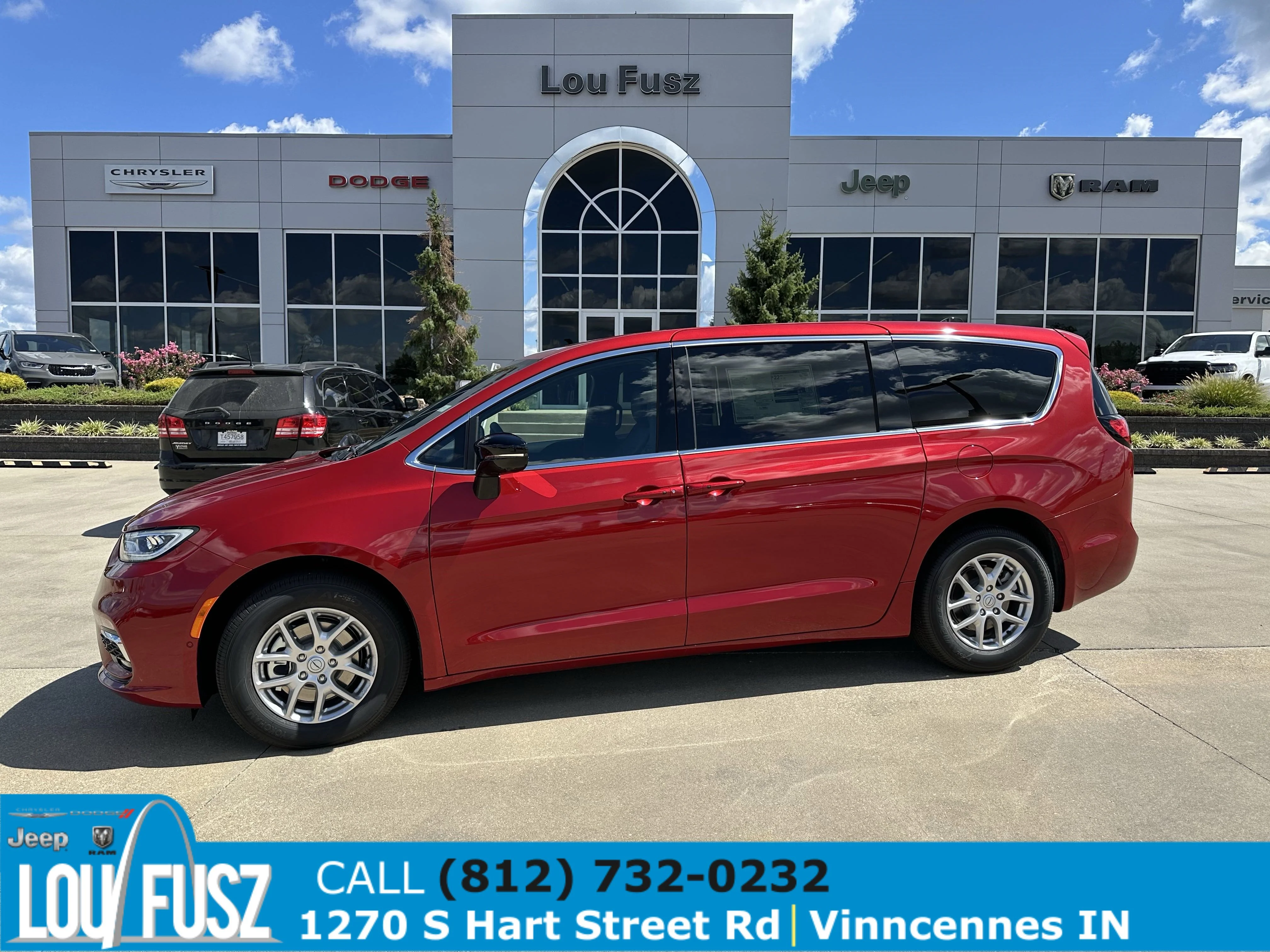 2026 Chrysler Pacifica Select's photo