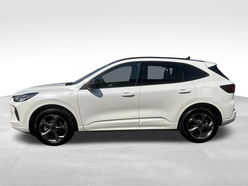 Used 2024 White Metallic Ford ST-Line image 3